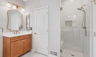 21565 CENTER POINT Cir, Ashburn, VA 20147