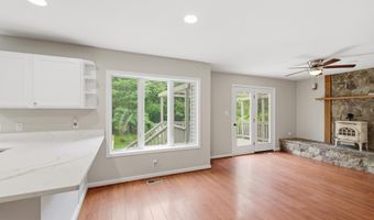 24674 PEACH ORCHARD Ln, Aldie, VA 20105
