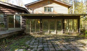 19121 Brewster Rd, Aurora, OH 44202