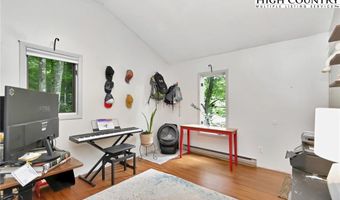 424 Clubhouse Dr, Banner Elk, NC 28604