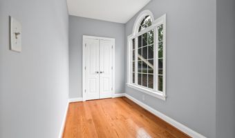 7119 BARRY Rd, Alexandria, VA 22315