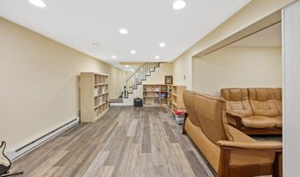 20 Club Ln, Cheshire, CT 06410