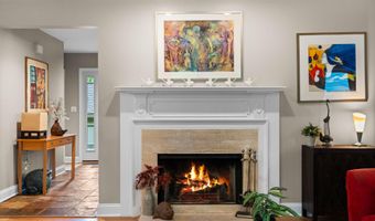 2202 Pine Grove Ct, Ann Arbor, MI 48103
