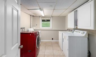 23 Algonquin Dr, Middletown, RI 02842