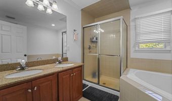 9 WOODFIELD Ln, Allentown, NJ 08501