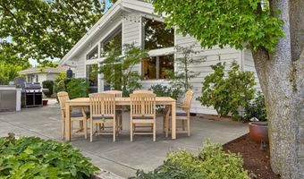 855 Reiten Dr, Ashland, OR 97520