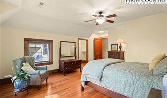 140 Library Ln, Banner Elk, NC 28604