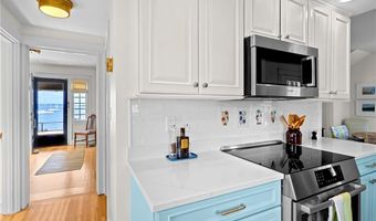 115 Washington St, Newport, RI 02840