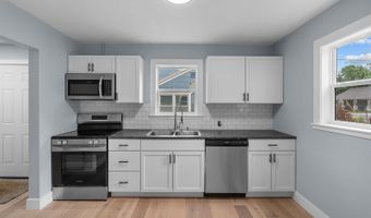 1003 S Rinker Ave, Aurora, MO 65605
