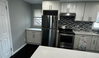 7 Penndale Dr, Amityville, NY 11701