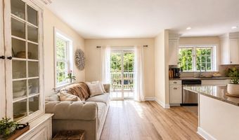 520 Corey Ln, Middletown, RI 02842