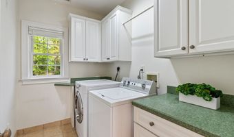 64 Warren Gln, Burlington, CT 06013