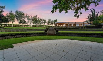 21358 OAK Ln, Aurora, OR 97002