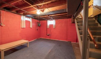 1074 N Main St, Akron, OH 44310