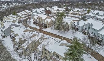 1872 Ridgeview Circle Dr, Ballwin, MO 63021