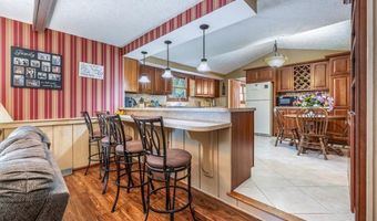 709 Oakhurst Dr, Amherst, OH 44001