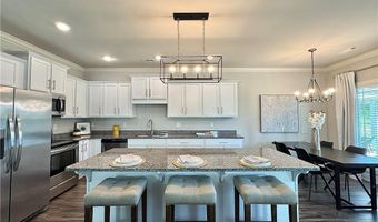 915 NE Heights Ln, Bentonville, AR 72712