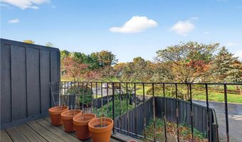 824 S Chillicothe Rd 11, Aurora, OH 44202