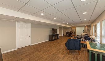733 Castle Ridge Dr, Ballwin, MO 63021