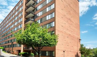 4390 LORCOM Ln #102, Arlington, VA 22207