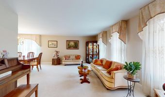 1608 E Crabtree Dr, Arlington Heights, IL 60004