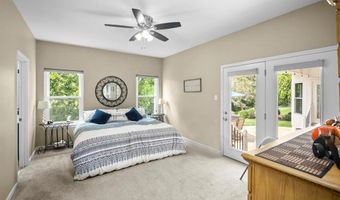 1136 New Ballwin Oaks Dr, Ballwin, MO 63021