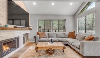 29729 Strawberry Hill Dr, Agoura Hills, CA 91301