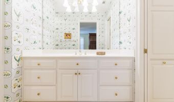 708 Town And Country Dr, Adel, GA 31620