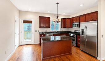 8 Old Oak Dr 8, Brookfield, CT 06804