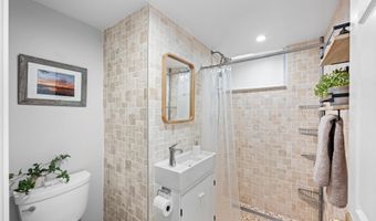 4820 LINNEAN Ave NW, Washington, DC 20008