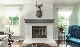 765 Spring Hill Farm Dr, Ballwin, MO 63021