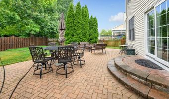 1880 Crofton Dr, Algonquin, IL 60102