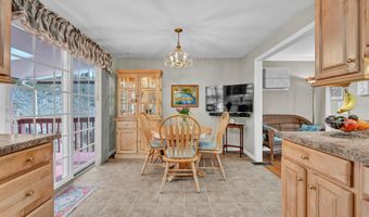 23 Fleetwood Dr, Danbury, CT 06810