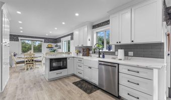 10 J H Dwyer Dr, Middletown, RI 02842