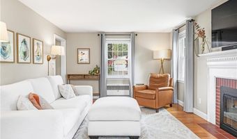 25 Marshall Way, East Providence, RI 02916