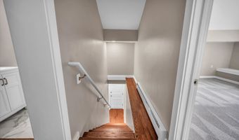 2 Riverview Pl, Cromwell, CT 06416