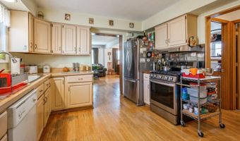 608 N Craig Pl, Addison, IL 60101