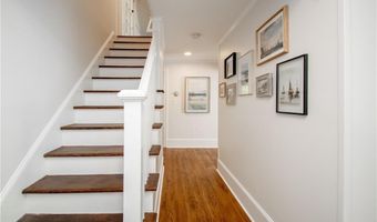 17 Rosedale Ct, Middletown, RI 02842