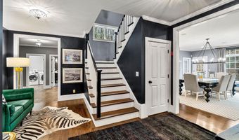 17 Canterbury Ln, Bedford, NH 03110