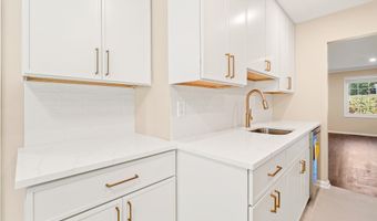 7602 WESTLAKE Ter 19, Bethesda, MD 20817