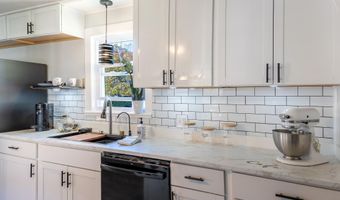 44 Sixth St, Auburn, ME 04210