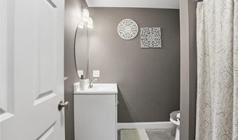 40 Saw Mill Dr 204, North Kingstown, RI 02852