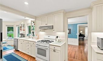 142 Ferry Rd, Bristol, RI 02809