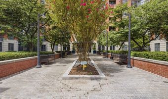 1021 N GARFIELD St 323, Arlington, VA 22201