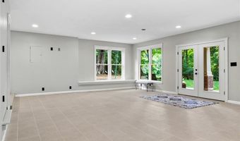 884 Village Brook Ct, Ballwin, MO 63021