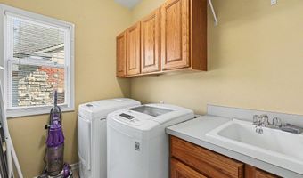 5368 Pinnacle Ct, Ann Arbor, MI 48108