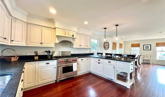 44 Tuckerman Ave, Middletown, RI 02842