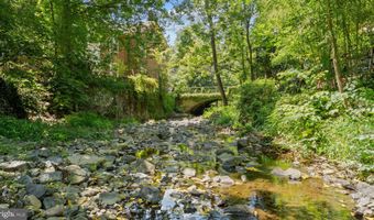 28 SWAN St, Lambertville, NJ 08530