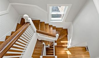 32 Lorraine St, Barrington, RI 02806