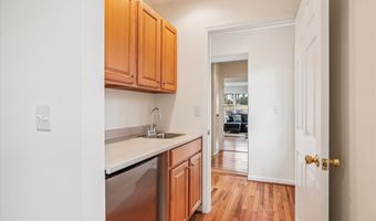 941 N MCKINLEY Rd, Arlington, VA 22205